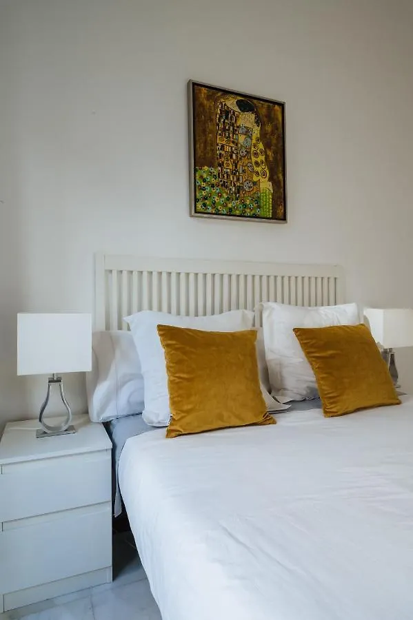 Apartamento De Lujo Junto A La Catedral Seville 0*,  Spain